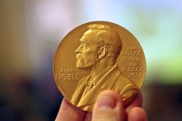 ​نوبل با شاعران بیگانه شده یا شاعران با نوبل؟